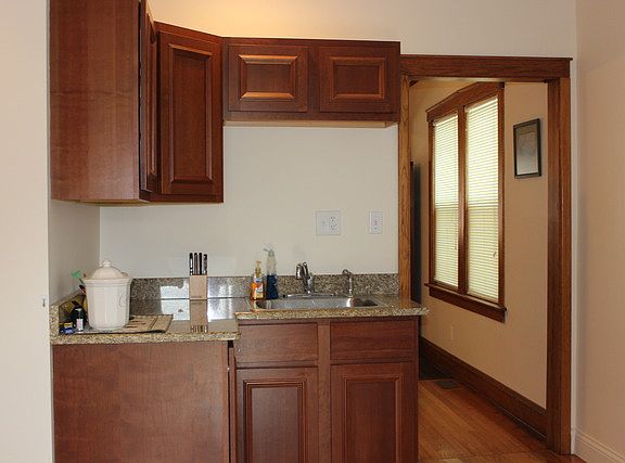 4th image of 5829 W Peterson Ave