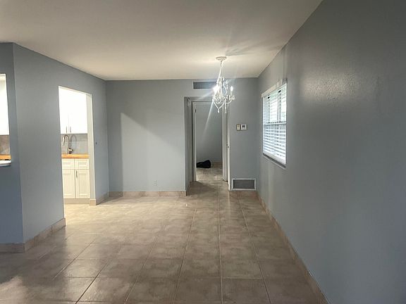 3rd image of 370 Saxony Way #H