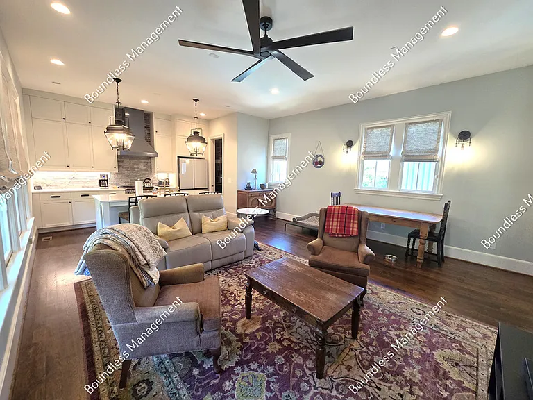 28 Bass St SE — Photo 4