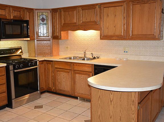 4th image of 4321 Applewood Ln