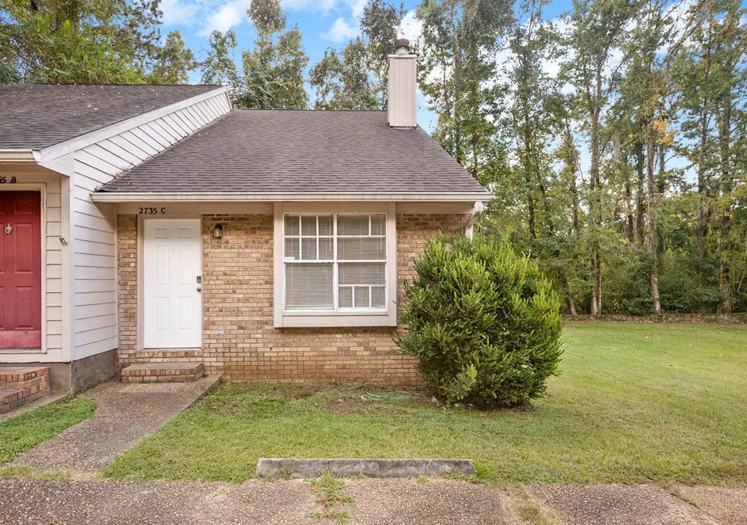 Charming 2 bed/2 bath — Photo 1