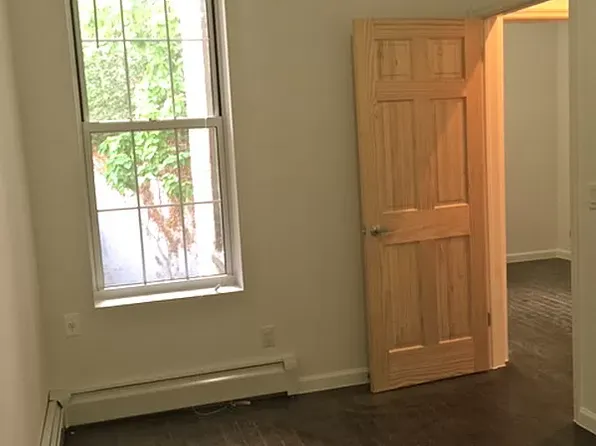 194 Howard Avenue image 10 of 20