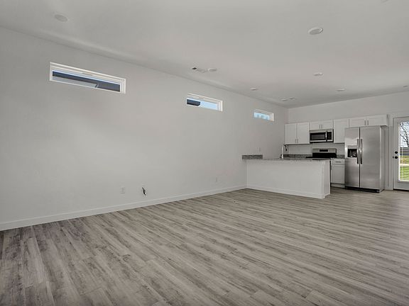 3rd image of 901 States Ave