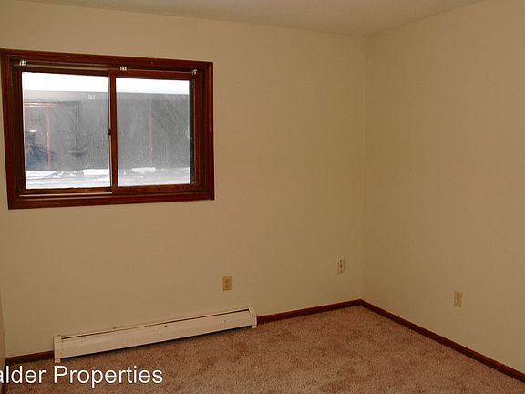 3rd image of 2942 Vineland Ave SE