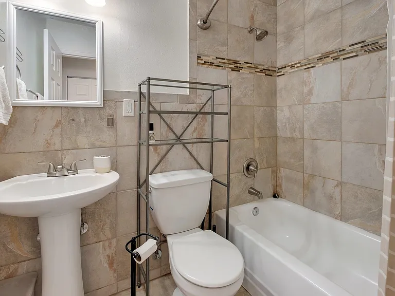 310 Lancaster Dr — Photo 7