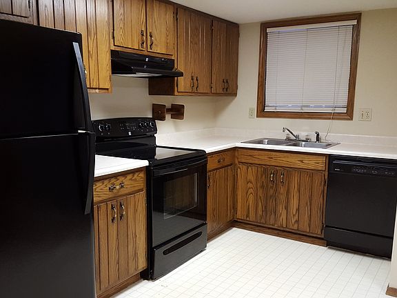 Plenty of counter & cabinet 