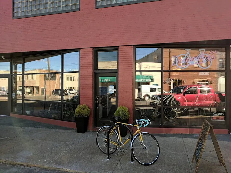 Campbell Ave SW — Photo 11