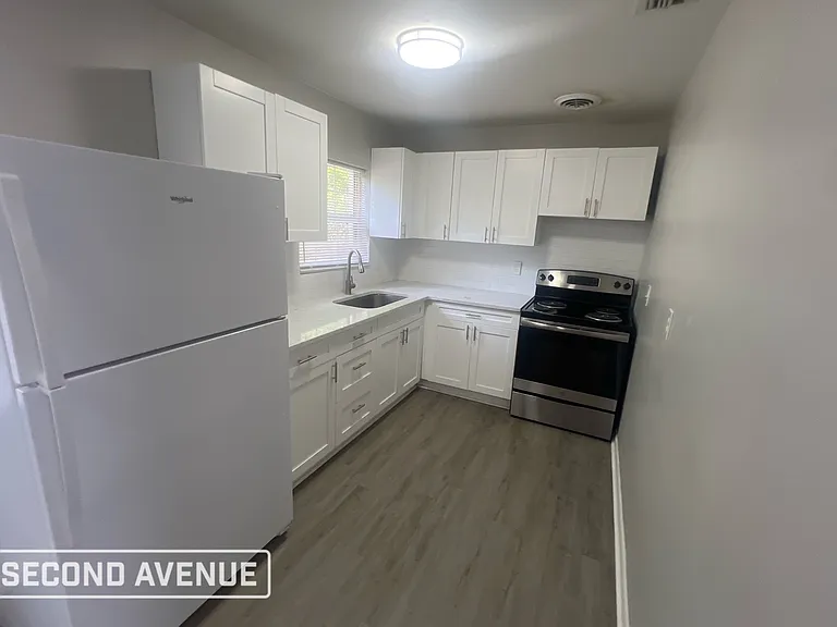 3015 Lansdell Dr — Photo 2