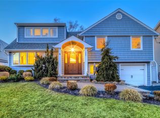 242 W Waukena Ave, Oceanside, NY 11572