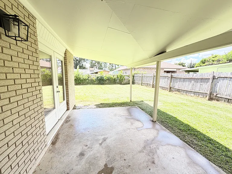 214 Harrell Dr — Photo 2