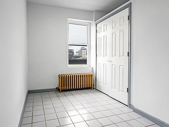 5th image of 1327 Snyder Ave