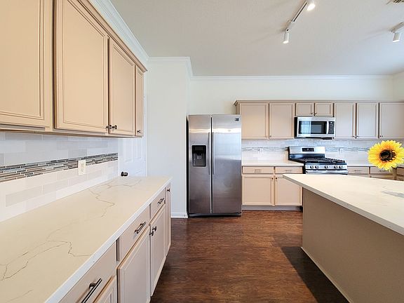 5th image of 542 Cedar Branch Dr
