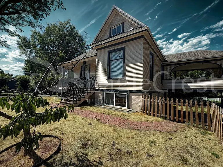 603 E Cherry St — Photo 3