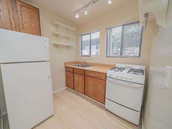 4th image of 503 Forest St Unit 7