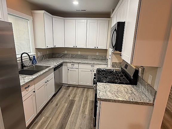 3rd image of 679 Sunset Way