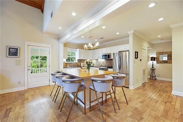 4 bed, $3,300 — Photo 2