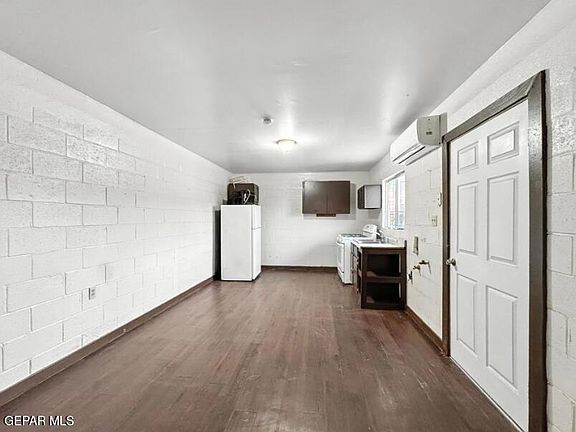 3rd image of 3425 Savannah Ave #C