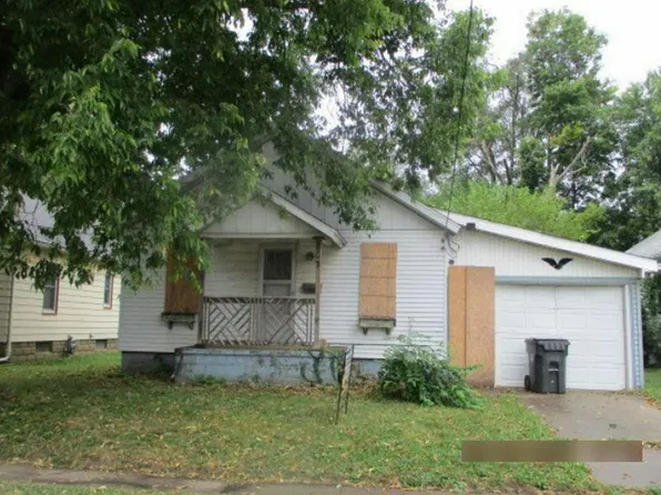 807 S 13th St, Pekin, IL 61554