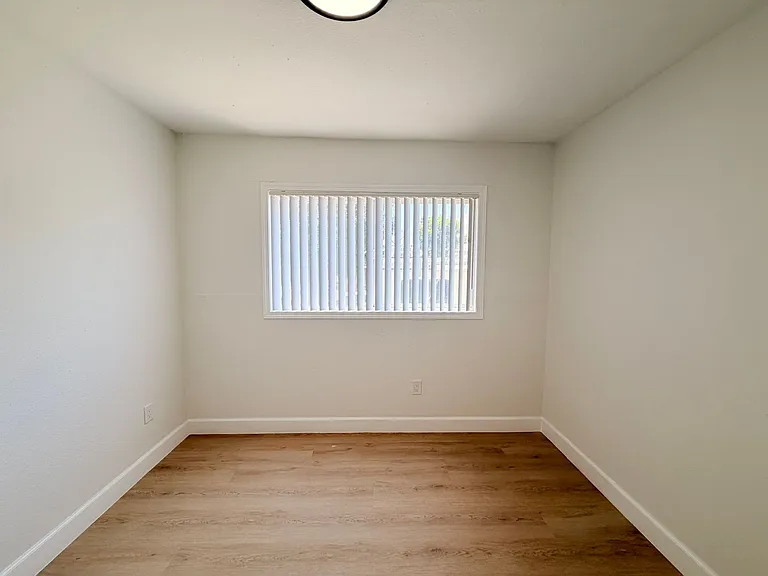 4705 Willowbrook Ave — Photo 18
