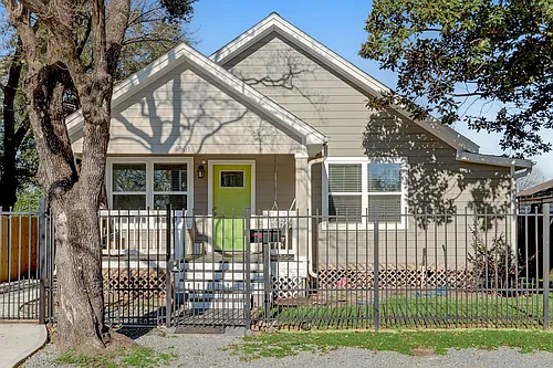 4801 Avenue H Photo 1