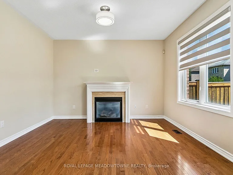 15 Learmont Ave #UPPER — Photo 10