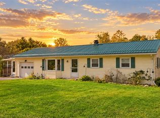 9378 Clipnock Rd, Stafford, NY 14143