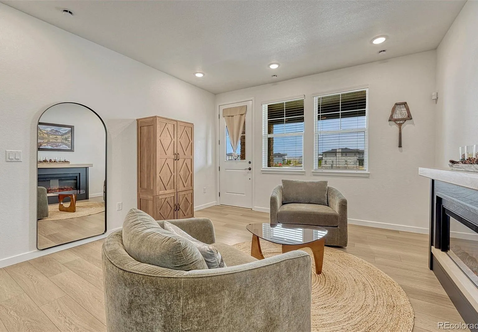 4 bed, 3.5 bath, 2308 sqft, $3,800 — Photo 4