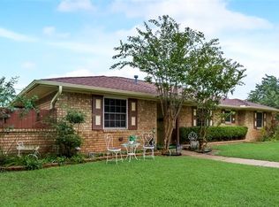 869 Oakbluff Dr, Lancaster, TX 75146
