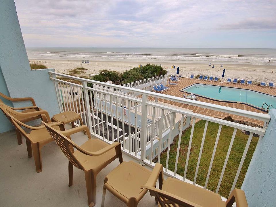 Direct Ocean Front - Left side view from the balcony