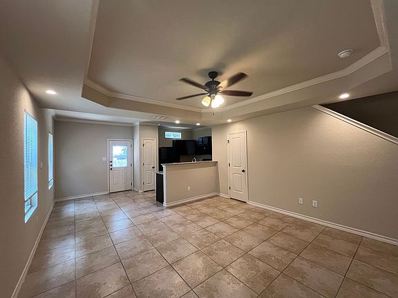 3rd image of 6862 Lakeview Dr #101