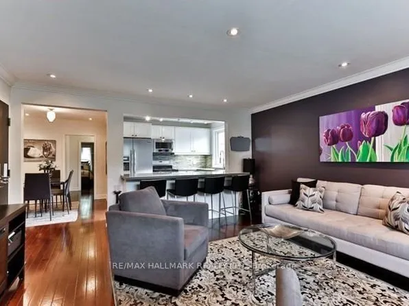 25 Love Cres, Toronto, ON M4E 1V6