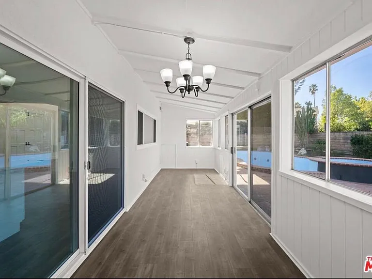 6257 Lindley Ave — Photo 11
