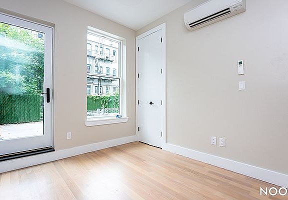 4th image of 336 Bleecker St APT 1R