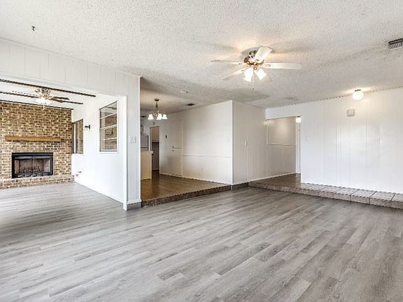 3rd image of 220 S Heights Dr