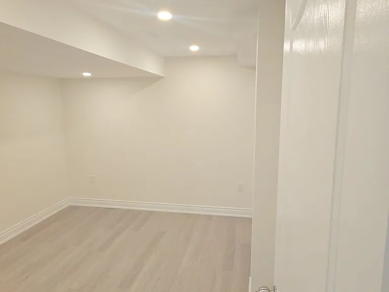16 Meadowcrest Ln #BASEMENT — Photo 8