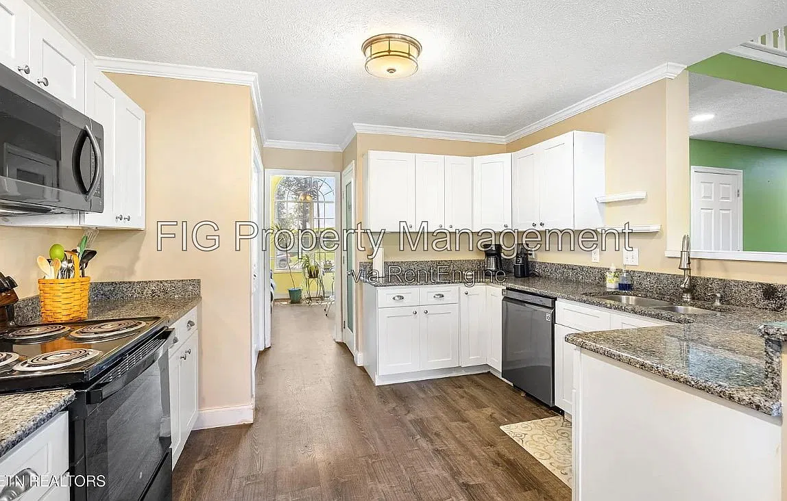 3 bed, 3.0 bath, 2125 sqft, $2,400 — Photo 3