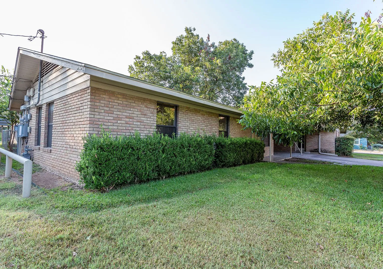 Charming 3BR/1BA Home with Covered Carport in Austin! — Photo 2