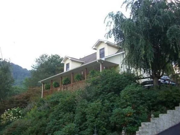271 Country Ln, Waynesville, NC 28785