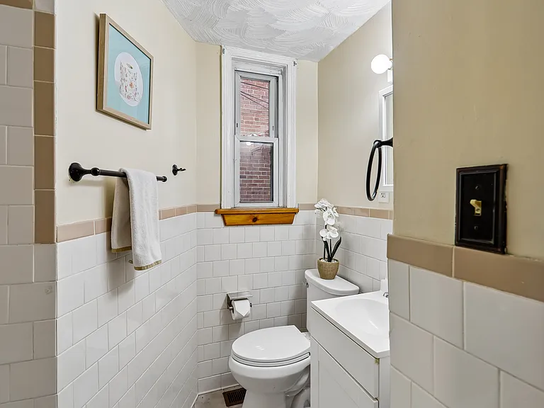 147 Denison St #1 — Photo 16
