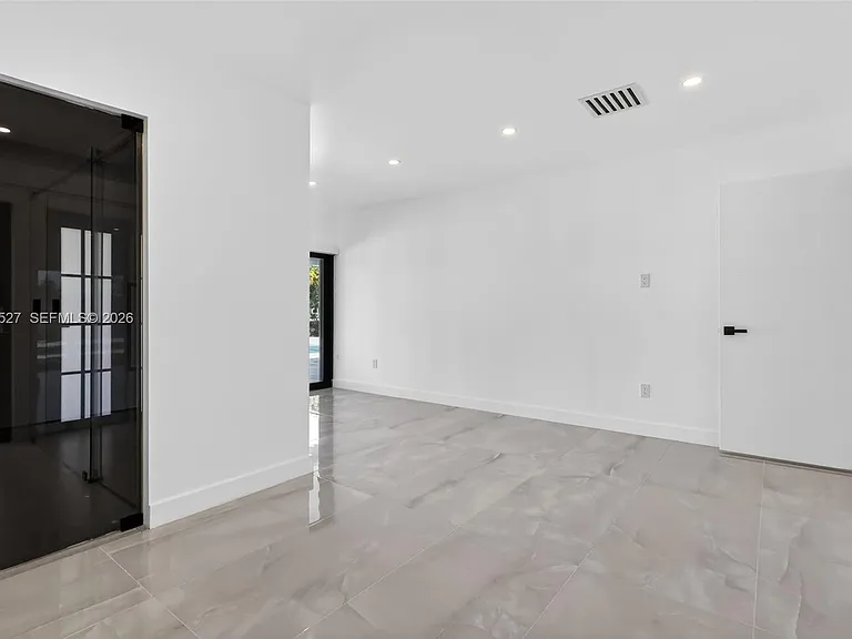Alamanda Dr — Photo 33