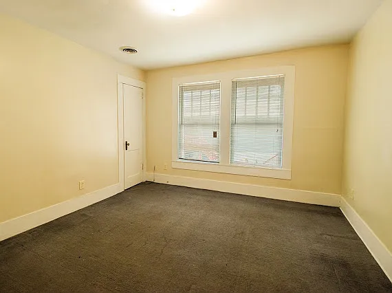 2711 Avenue E — Photo 9