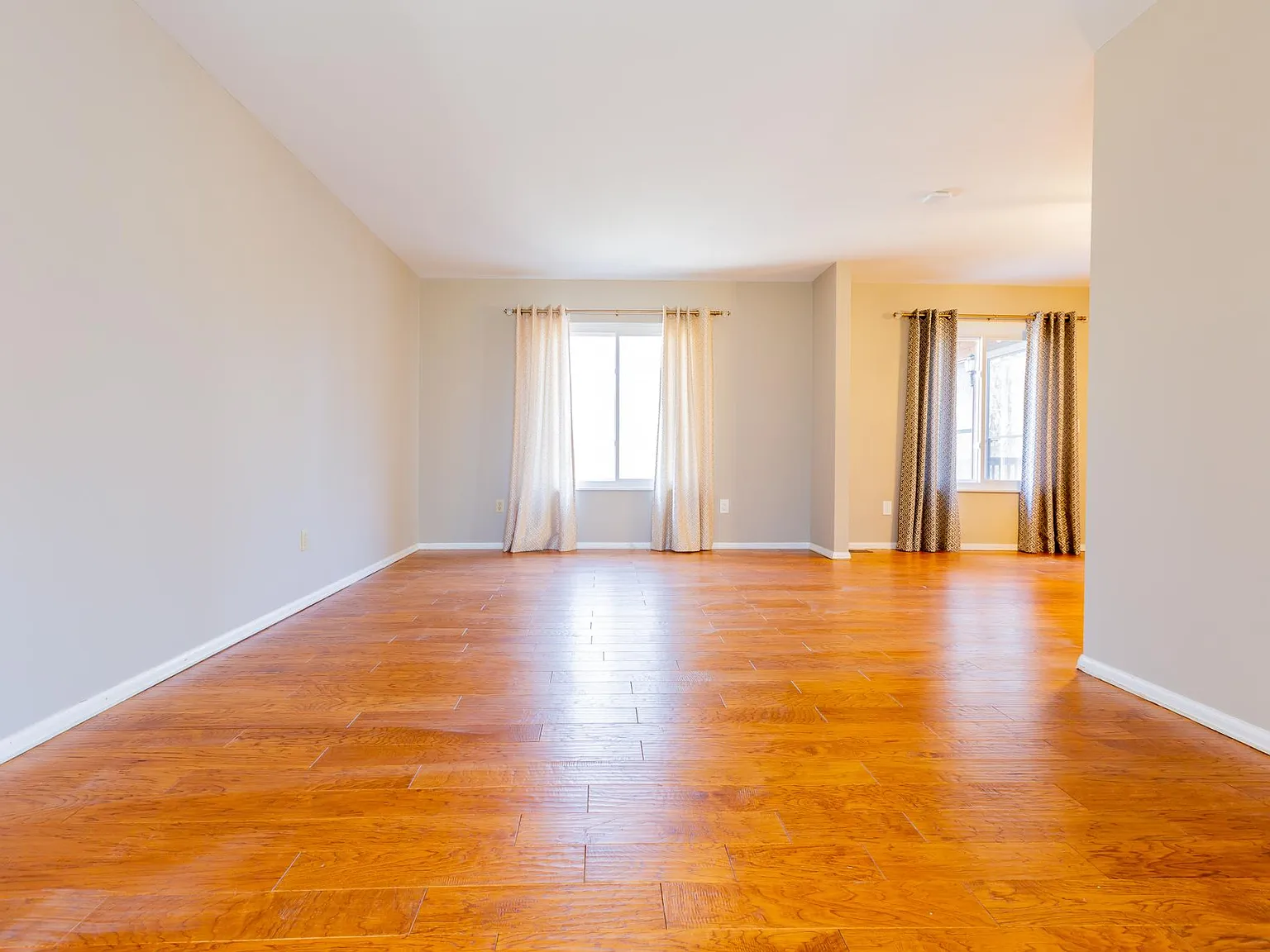 5 bed, 2877 sqft, $3,000 — Photo 4