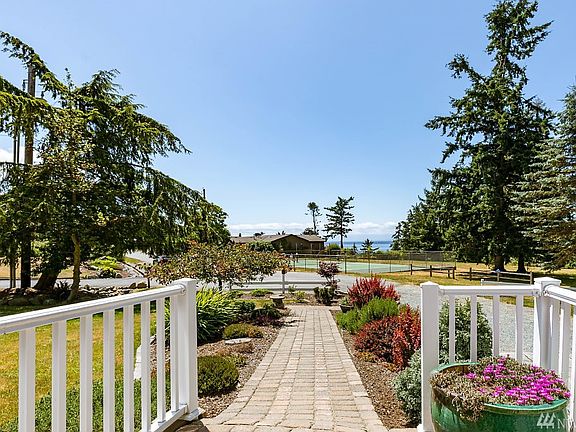 4th image of 1752 Seaview Ave