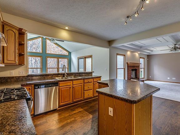 3rd image of 694 Creekview Dr