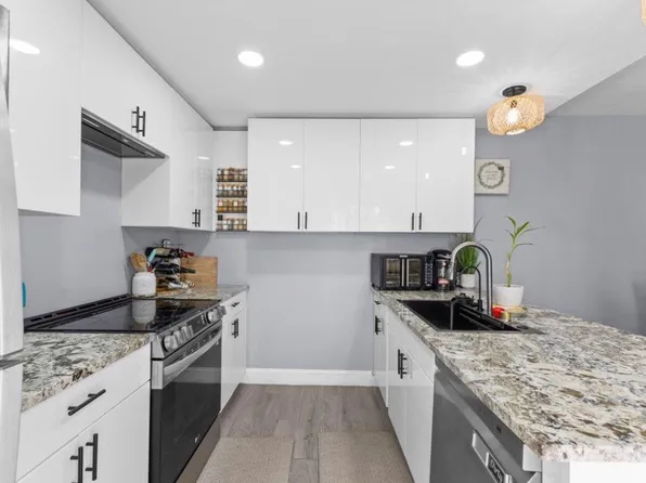 2704 27th Way, West Palm Beach, FL 33407