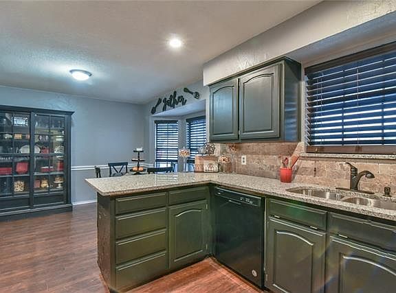 5th image of 6221 Monterrey Dr