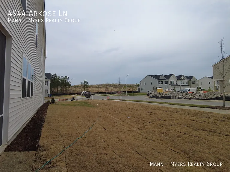 4944 Arkose Dr — Photo 36