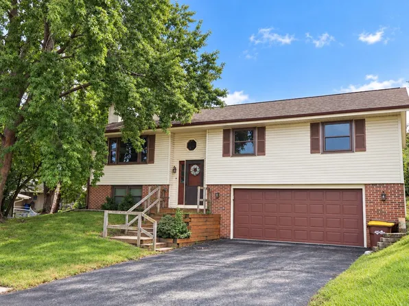 3819 Harwood Ln, Rockford, IL 61114