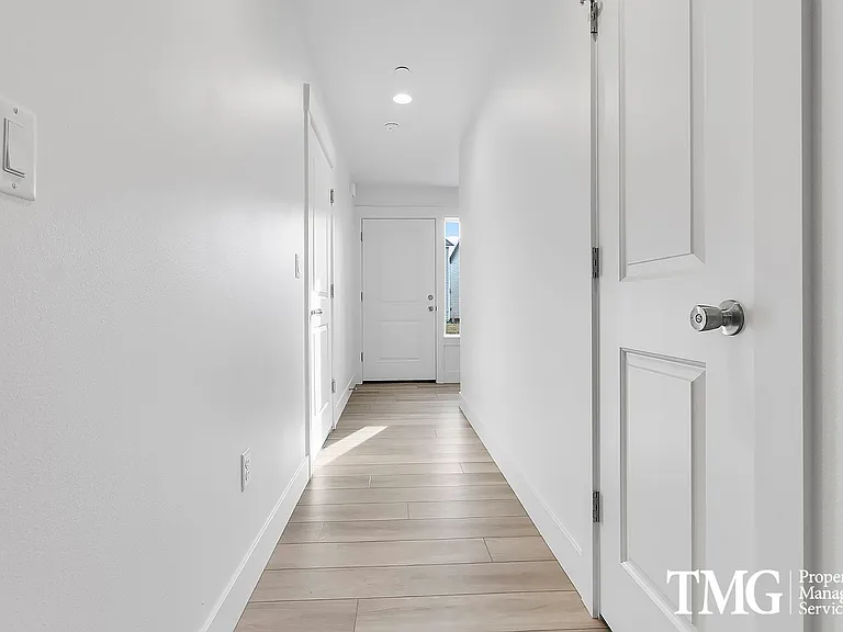 977 Creer Way #D-112 — Photo 35