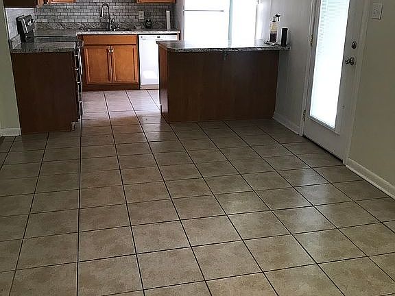 Combo Kitchen/Dining